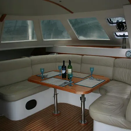 On Y Va Sailing